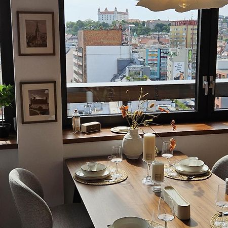 Panorama View Design Apt In Old Town - Free Parking Pozsony Kültér fotó