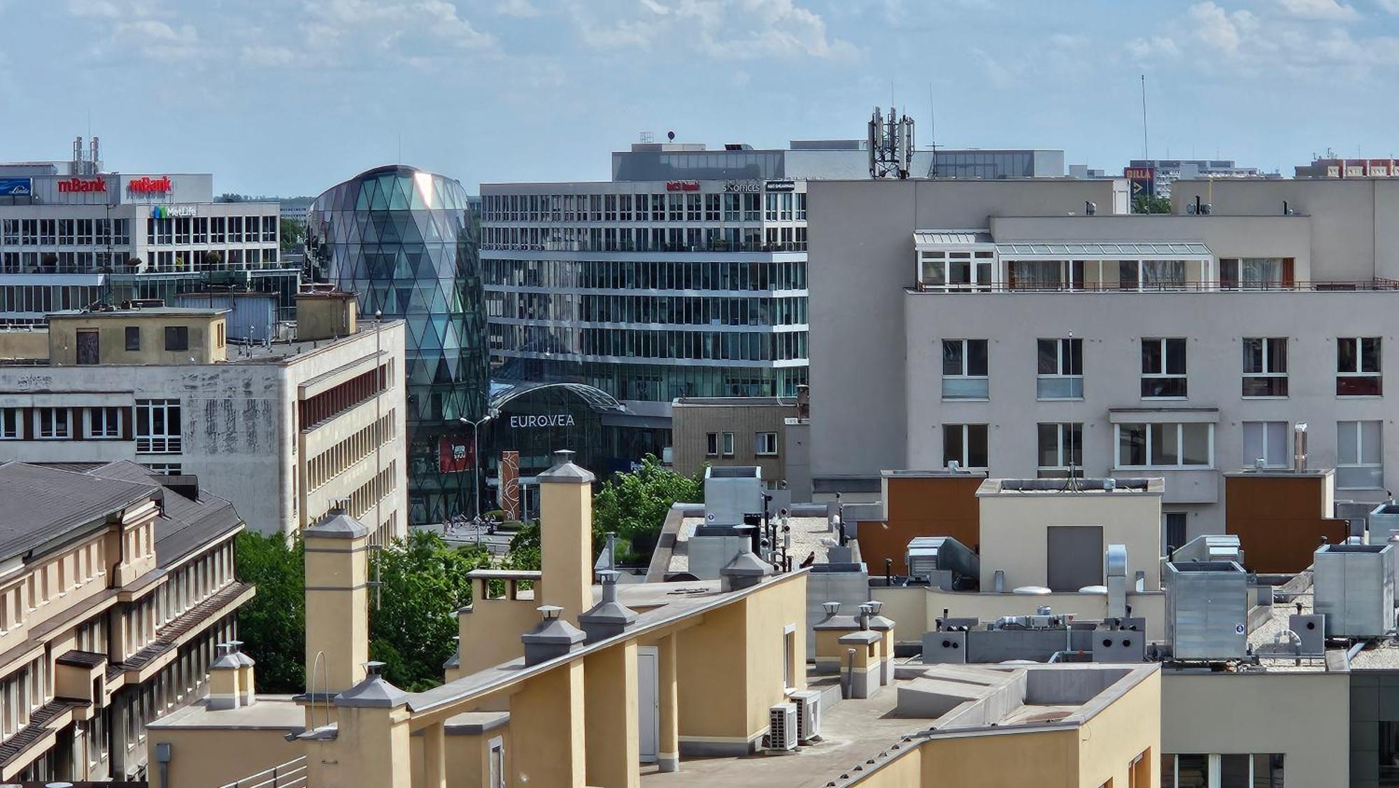 Panorama View Design Apt In Old Town - Free Parking Pozsony Kültér fotó