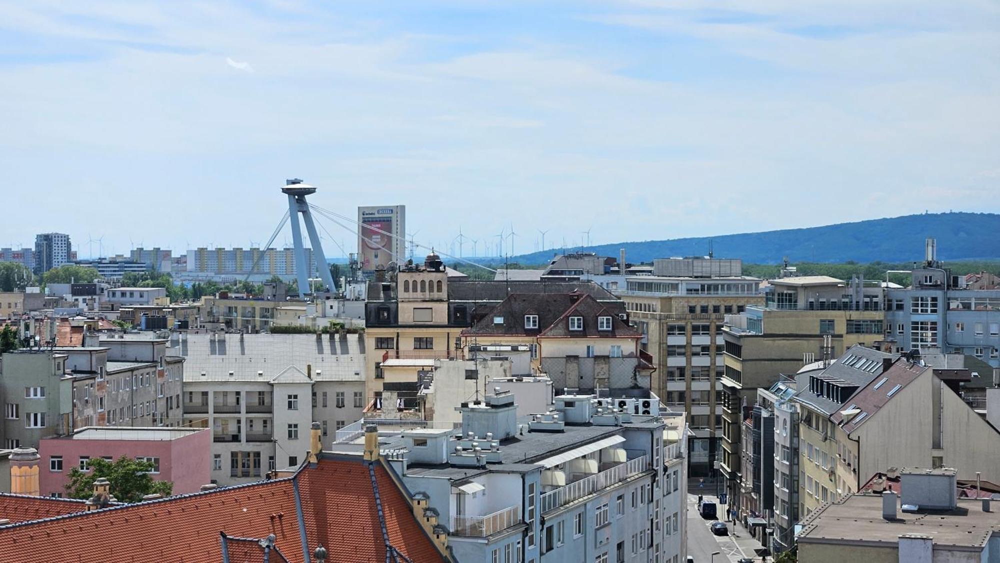 Panorama View Design Apt In Old Town - Free Parking Pozsony Kültér fotó