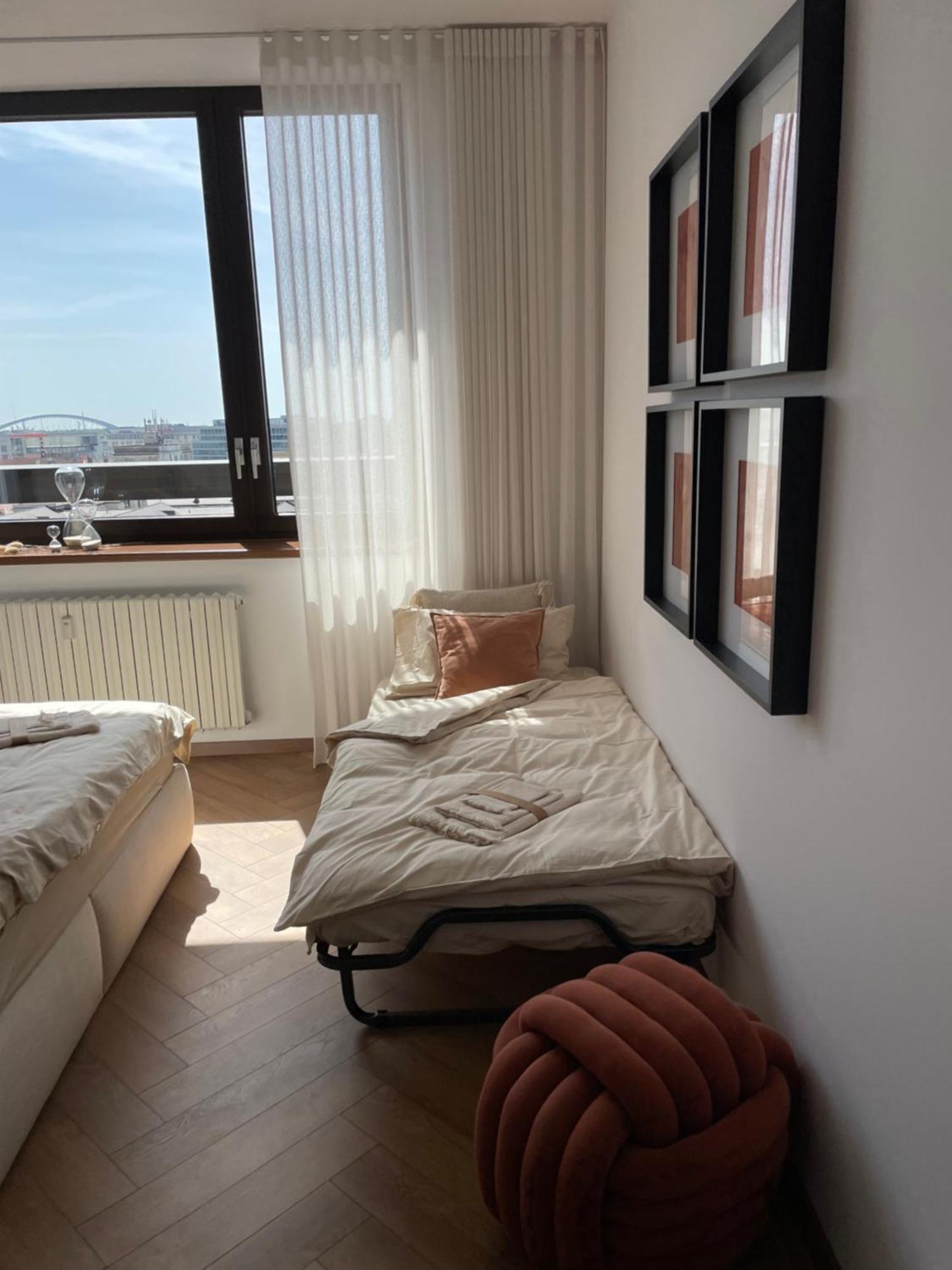 Panorama View Design Apt In Old Town - Free Parking Pozsony Kültér fotó