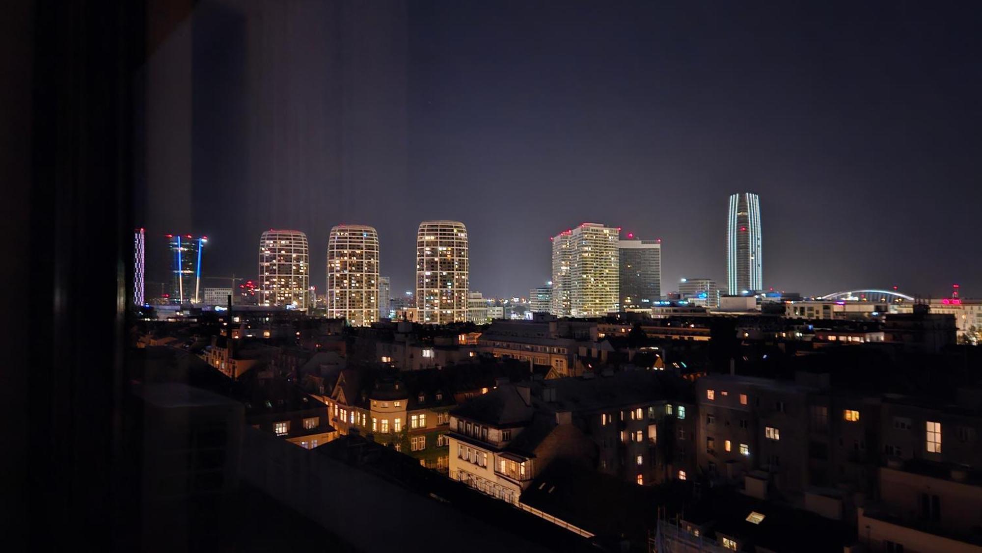 Panorama View Design Apt In Old Town - Free Parking Pozsony Kültér fotó