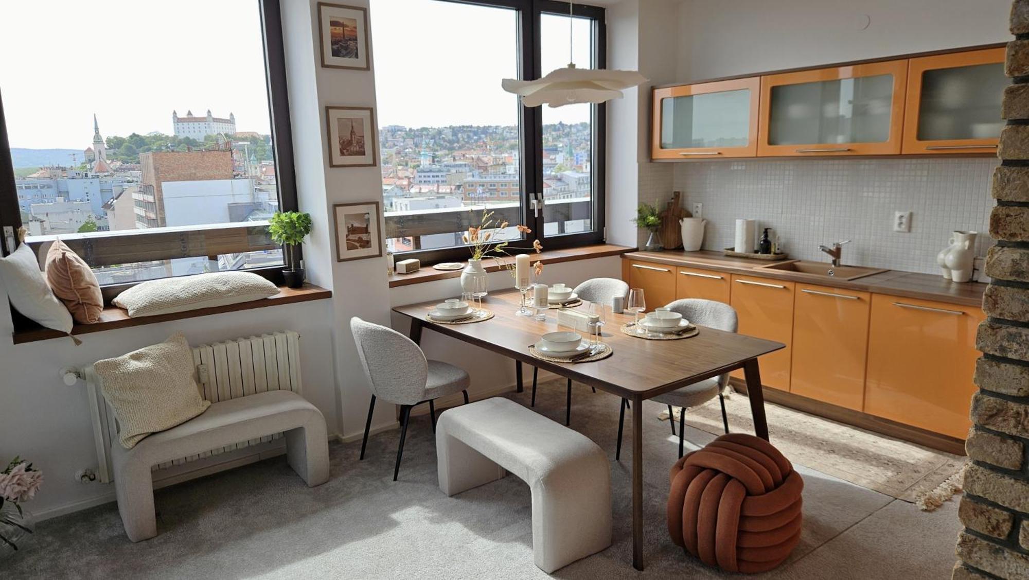 Panorama View Design Apt In Old Town - Free Parking Pozsony Kültér fotó