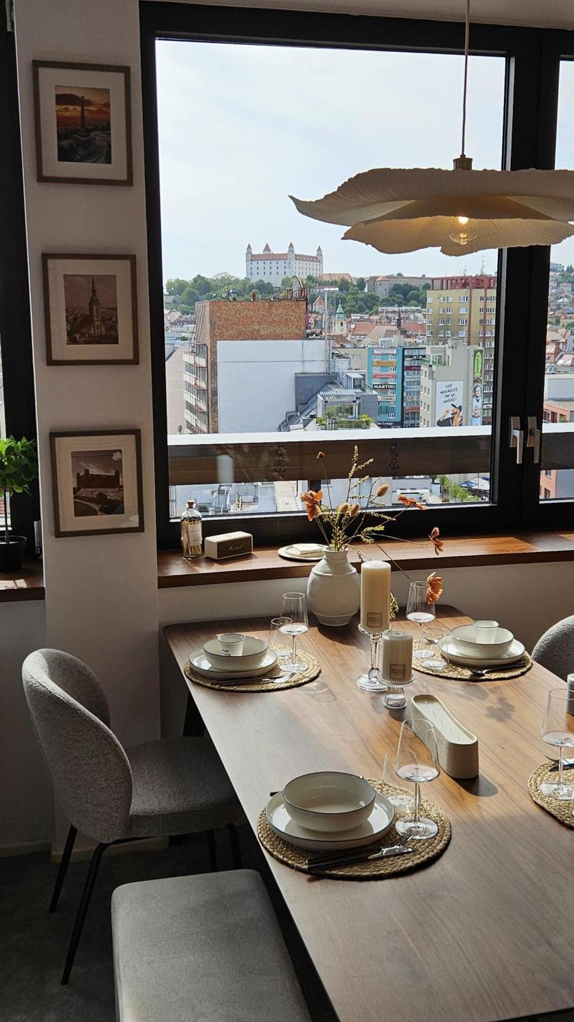 Panorama View Design Apt In Old Town - Free Parking Pozsony Kültér fotó